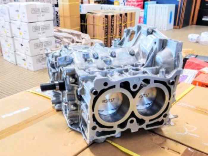 Bas moteur embiellé origine Subaru 2.0...