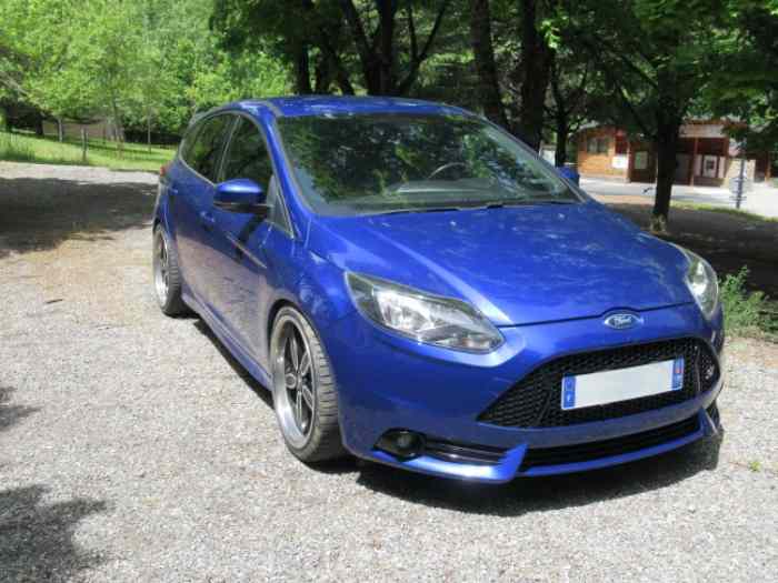 ford-focus-st-mk3-250-cv-pi-ces-et-voitures-de-course-vendre-de