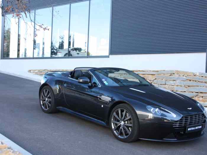 Aston Martin V8 Vantage Roadster