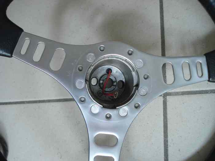 Ancien volant Opel Kadett Manta GTE 2