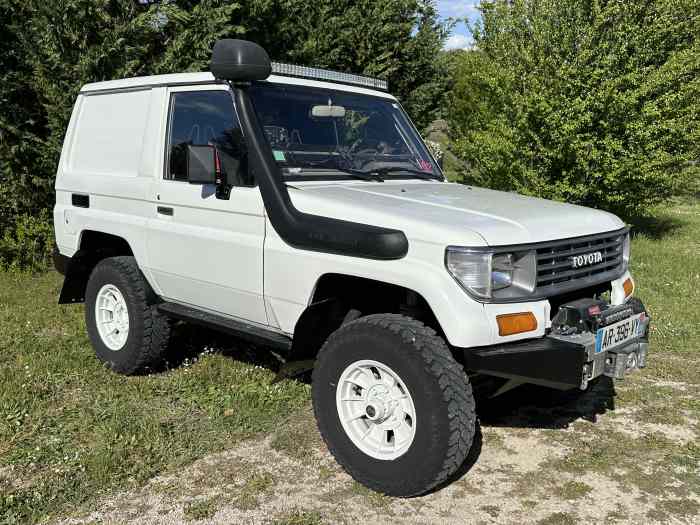 TOYOTA Land Cruiser KZJ 70 1