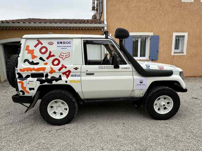TOYOTA Land Cruiser KZJ 70