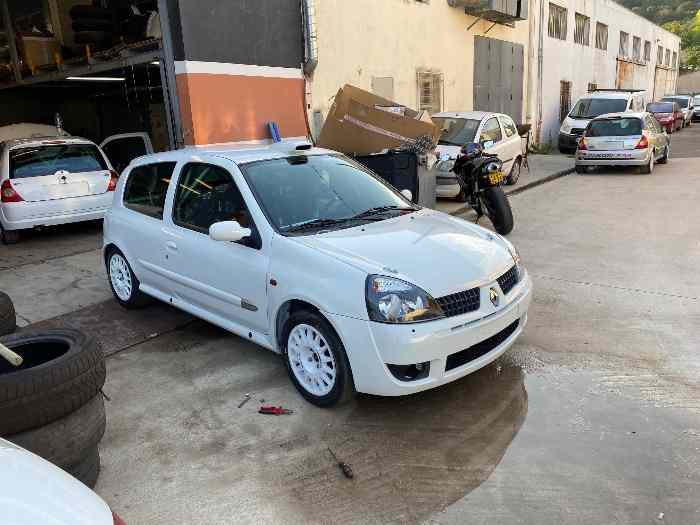 Clio 2 Ragnotti top gr.N moteur hs