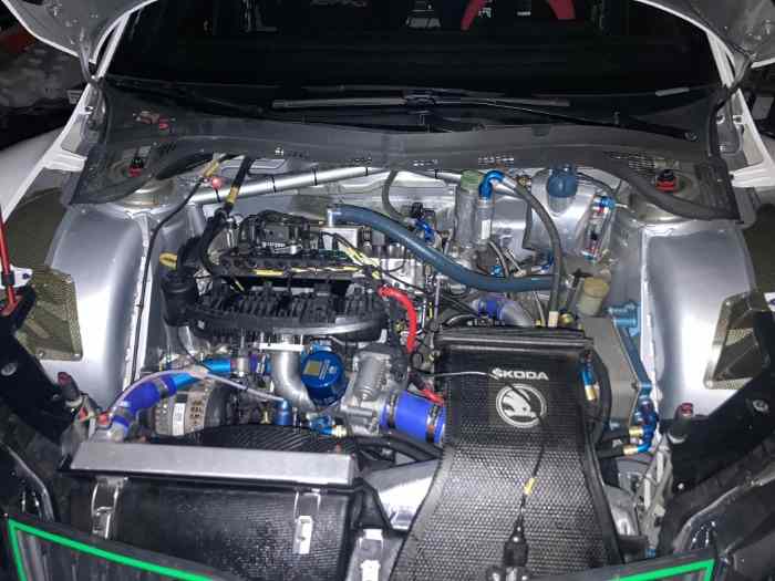 SKODA FABIA R5 EVO2018 AVEC LOT DE PIECES 1