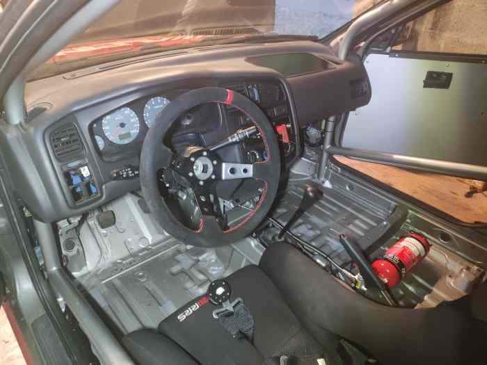 Nissan Primera Superberline 2L – photo 2 sur 4