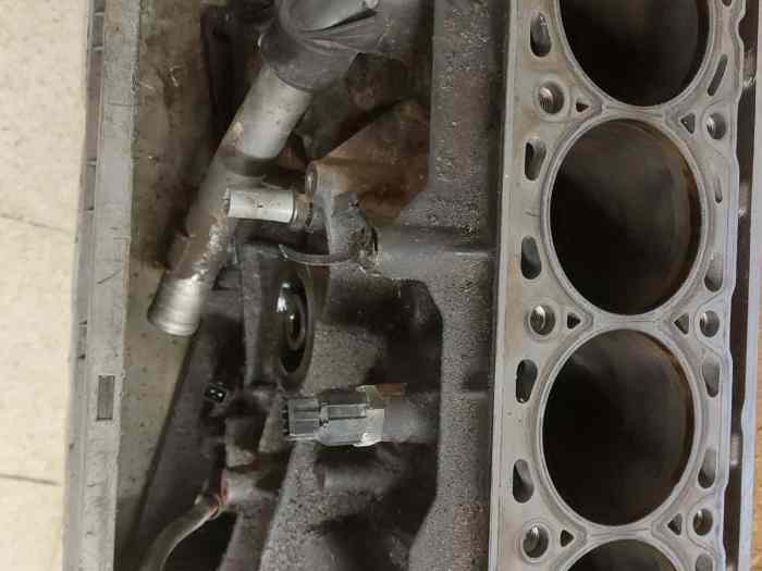 Bloc moteur clio 3rs 832