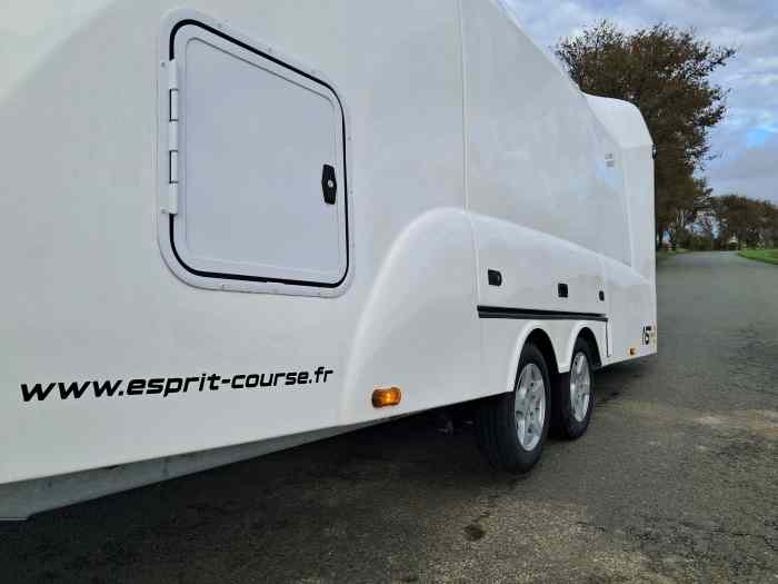 Remorque porte voiture fermée rigide anglaise AUTO SPORT TRAILERS modèle AST2 2