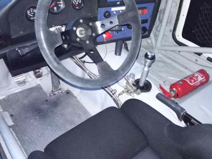 BMW M3 E30 replica avec passeport F2000 4
