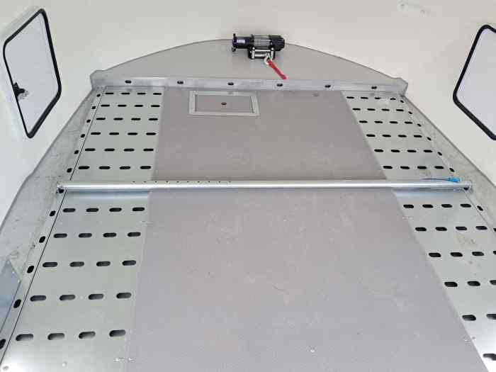 Remorque porte voiture fermée rigide anglaise AUTO SPORT TRAILERS modèle AST2 5