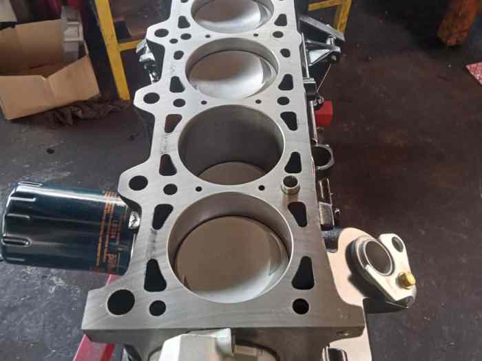 Moteur neuf BMW E30 325i 1
