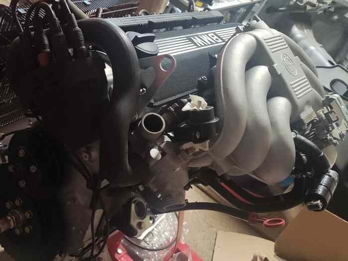 Moteur neuf BMW E30 325i 4