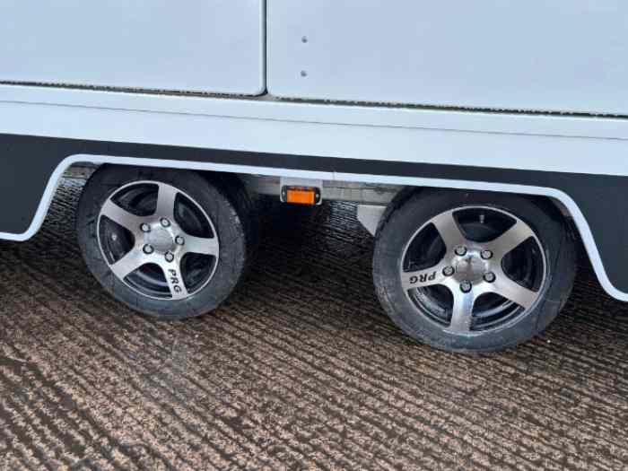 *** EN STOCK ***Remorque porte voiture fermée PRG Trailers PROSPORTER MONZA 5.80 x 2.34 5