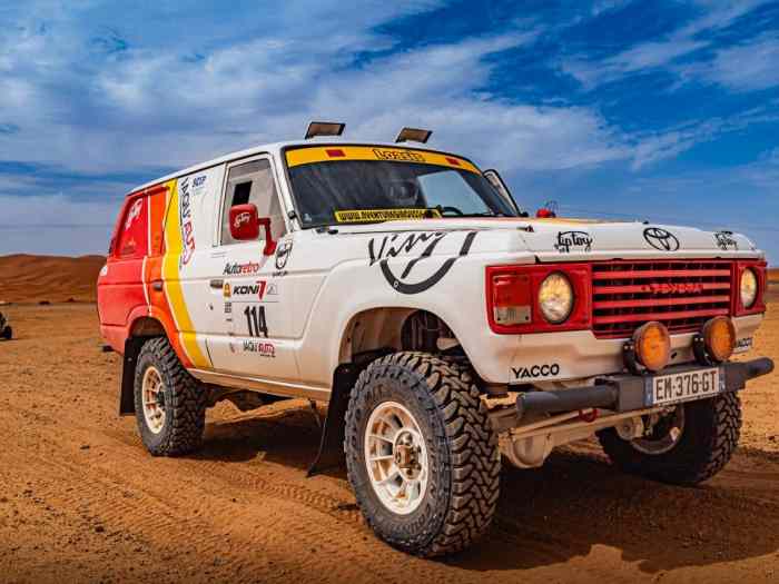 •	Toyota HJ 61 Ex DAKAR