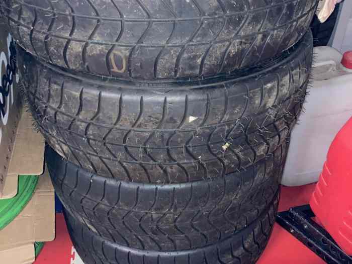 PNEUS 235/40R18 MICHELIN PIRELLI SKODA...