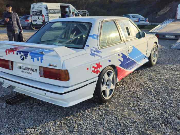 BMW M3 E30 replica avec passeport F200...