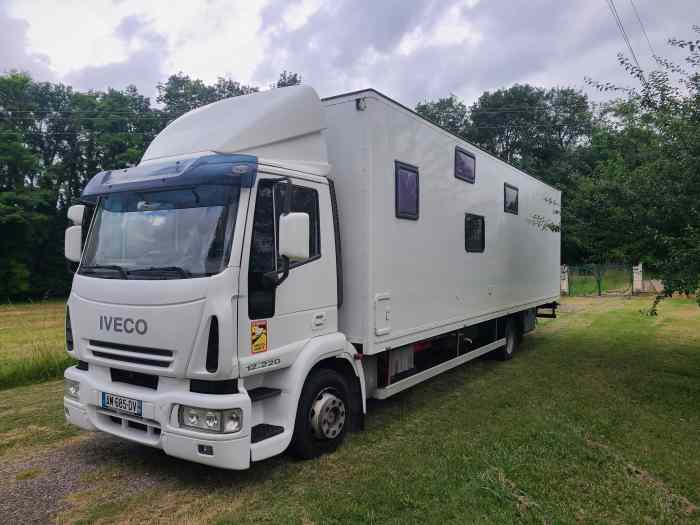 Camion iveco 12t 220cv 0