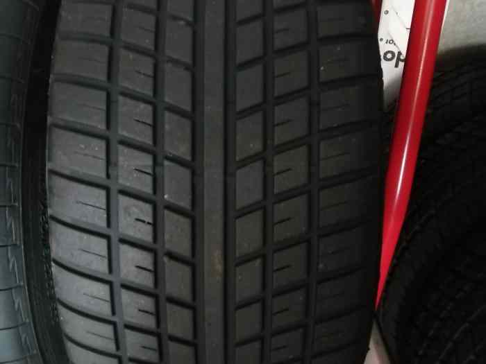 paire pneus pluie pirelli 305 680 18 1