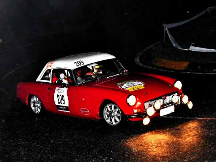 Voiture de compétition historique MGB ...