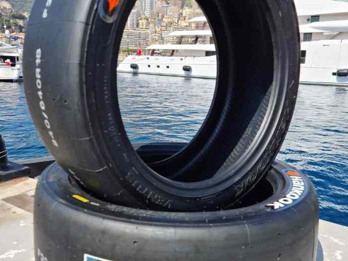 Pneus competition, moderne, circuit, côte... 1
