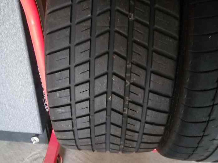 paire pneus pluie pirelli 305 680 18