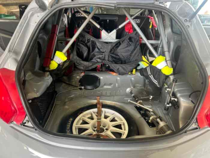 Peugeot 208 r2 3