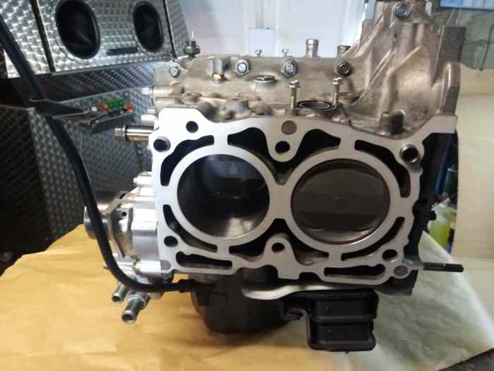 Bloc moteur Subaru sti 2,0 L forgé 1