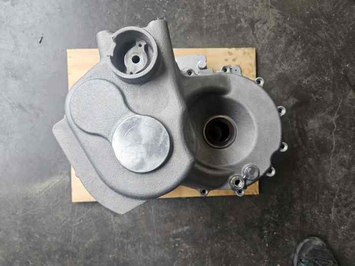 Vends carter embrayage +CARTER EVO M10 neuf 208 r2. 2