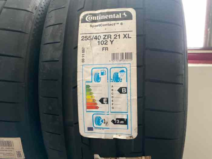 Pneu 255/40/21 102Y
