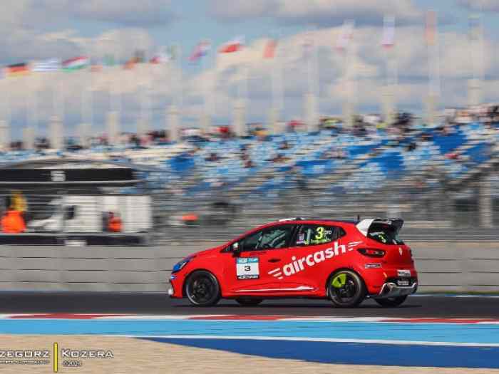 Renault Clio 4 RS Cup with Endurance kit 2