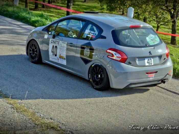 Peugeot 208 r2 4