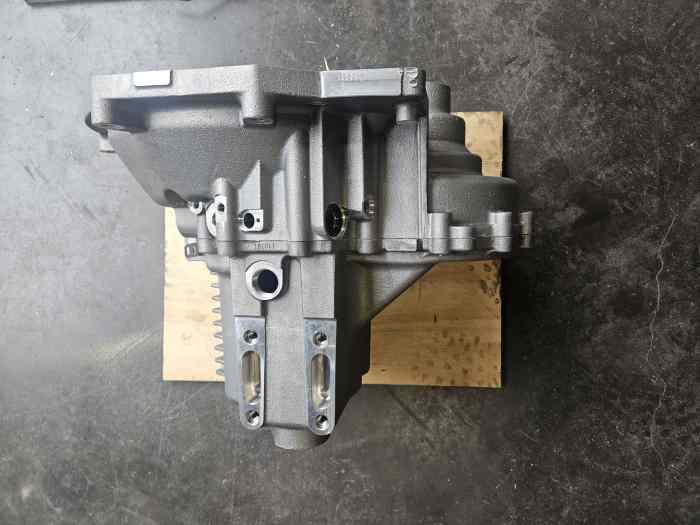 Vends carter embrayage +CARTER EVO M10 neuf 208 r2. 0