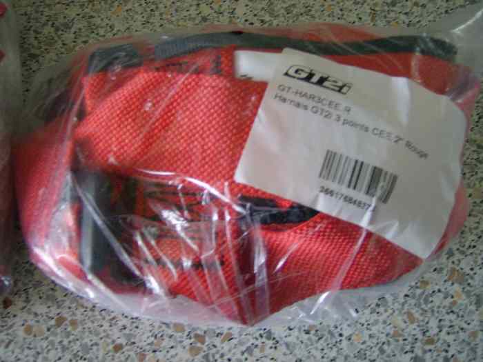vends 2 HARNAIS 3 POINTS GT2I
