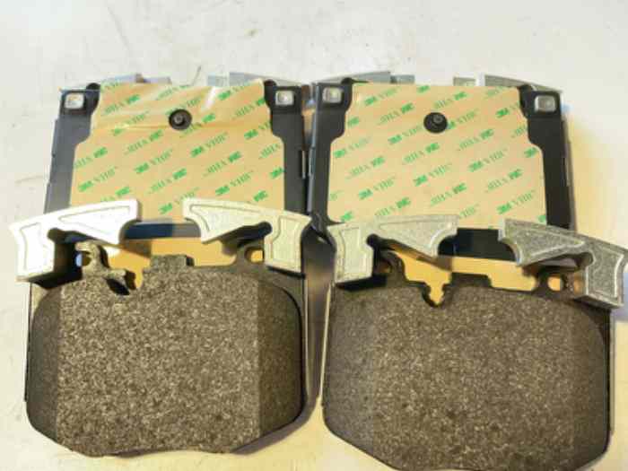 PLAQUETTE AV BMW Z4 - BMW 34 11 6 888 ...