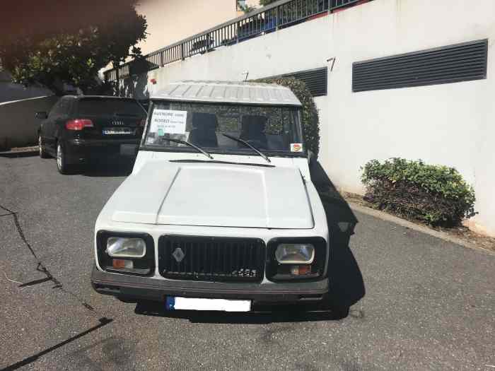 VEHICULE DE COLLECTION RENAULT RODEO 1