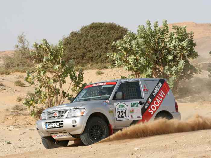Mitsubishi Pajero 3.2 DID court 2003 é...