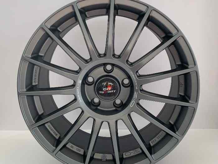 Jante OZ Racing Superturismo TGR 8x18 ...