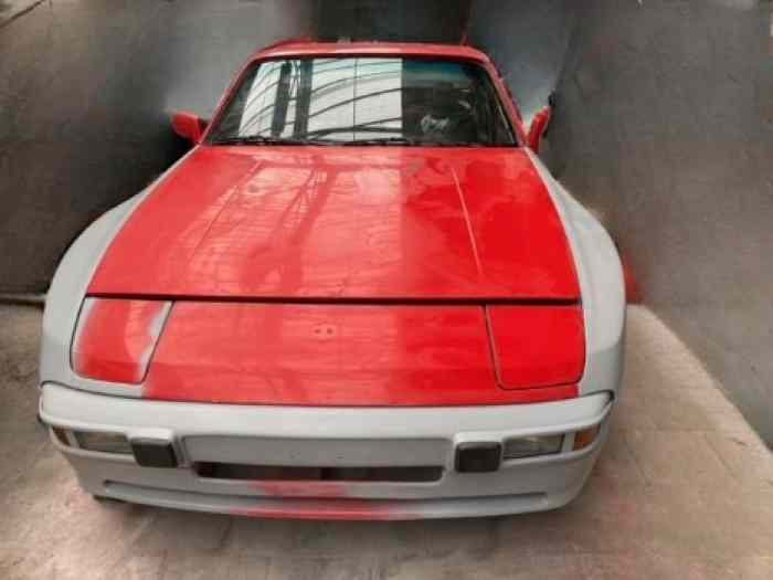 Porsche 944 1983 à restaurer ou pour p...