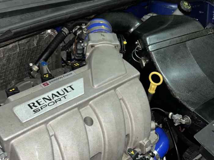 Clio R3 MAX 250 SWINDON 1