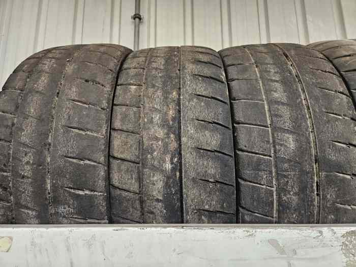 vend 6 pneus Michelin 20/65/18 gomme M...
