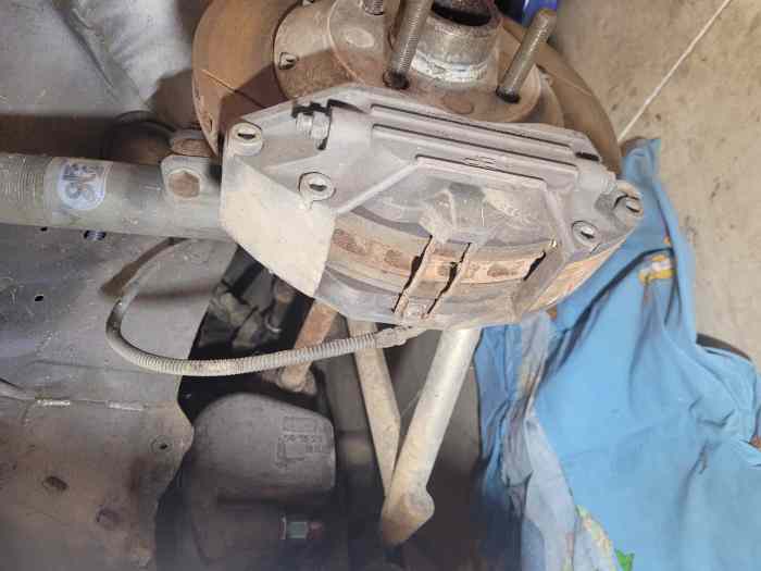R11 f2000 1