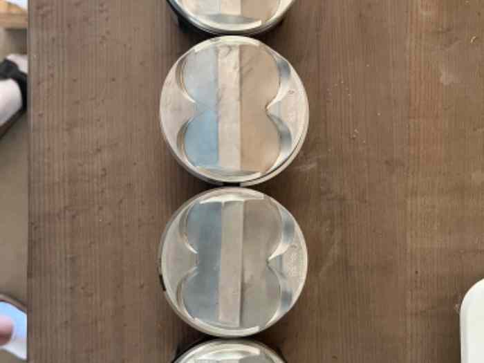 Pistons woosner xu10j4 1