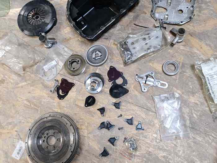 Lots pièces moteur 208r2 2