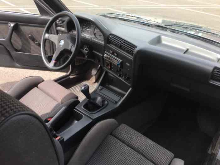 BMW E30 323i Sport - Boite Inversée - Dogleg 2