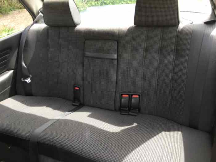 BMW E30 323i Sport - Boite Inversée - Dogleg 3