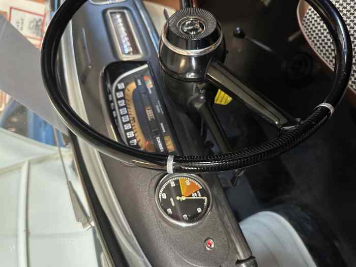 RENAULT DAUPHINE 1093 1