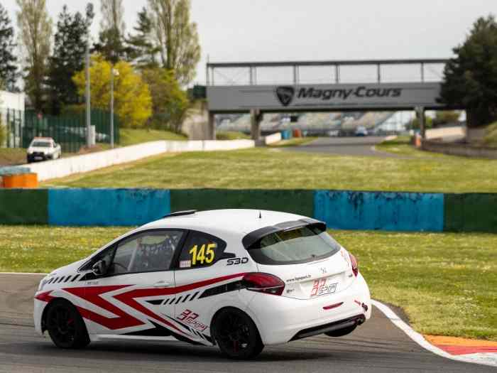 LOCATION / ASSISTANCE 208 RACING CUP 1