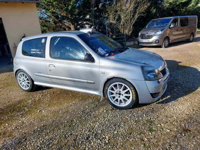 AV Clio RS GRA.ou GRN (a débattre)