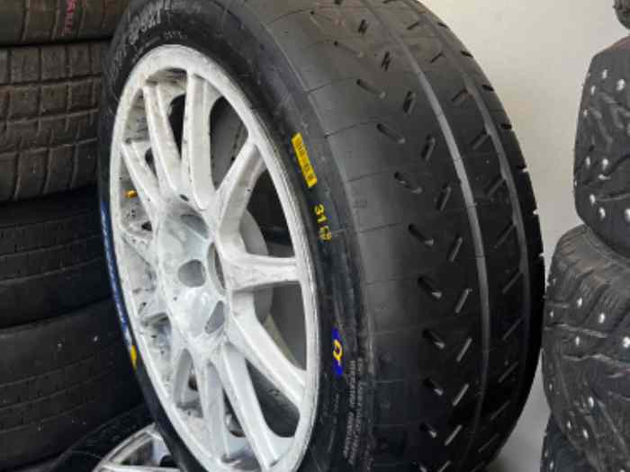 Vend pneus Michelin en 17 (neuf et occ...