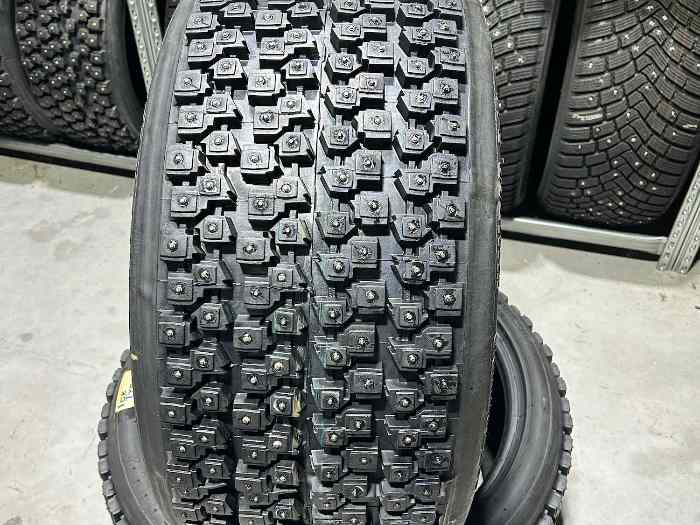 285/30 R20 - x2 pneus clous Ice_T
