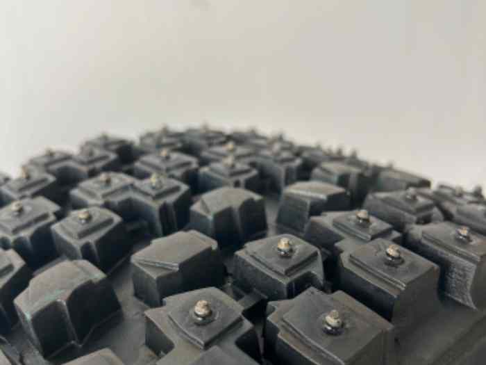235/30 R20 - x2 pneus clous Ice_T